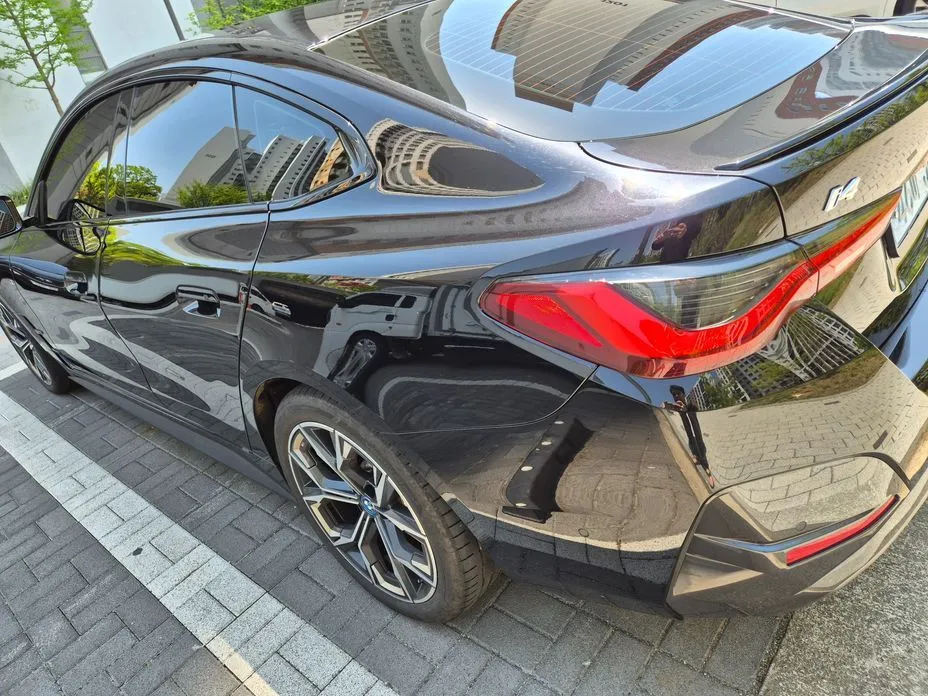 BMW i4 — фото 9