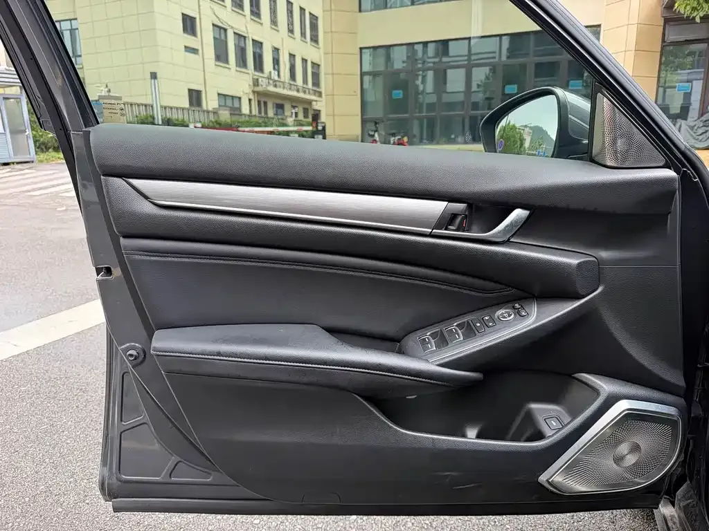 Honda Accord — фото 9
