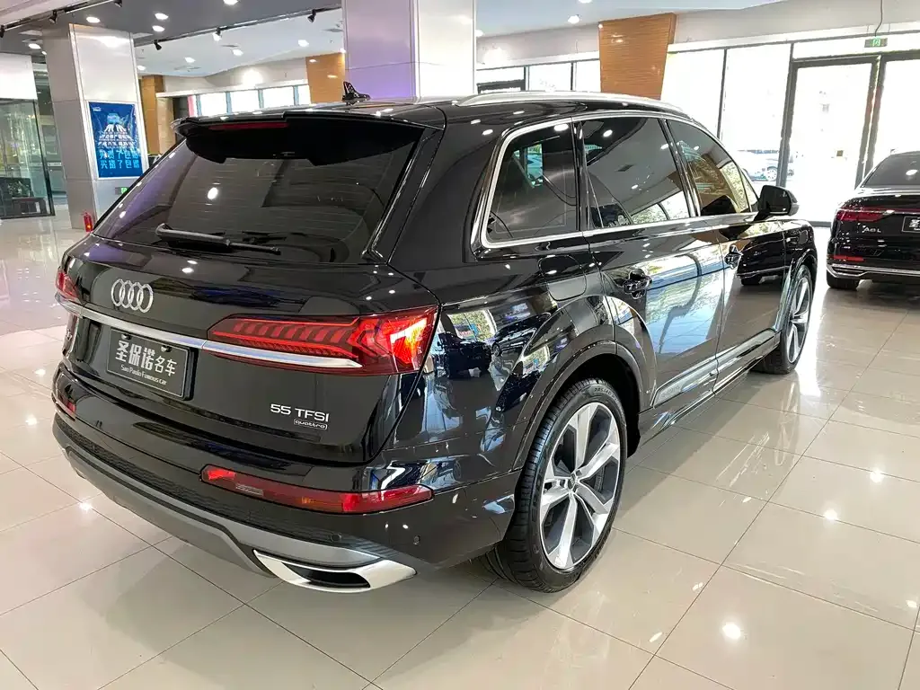 Audi Q7 — фото 8