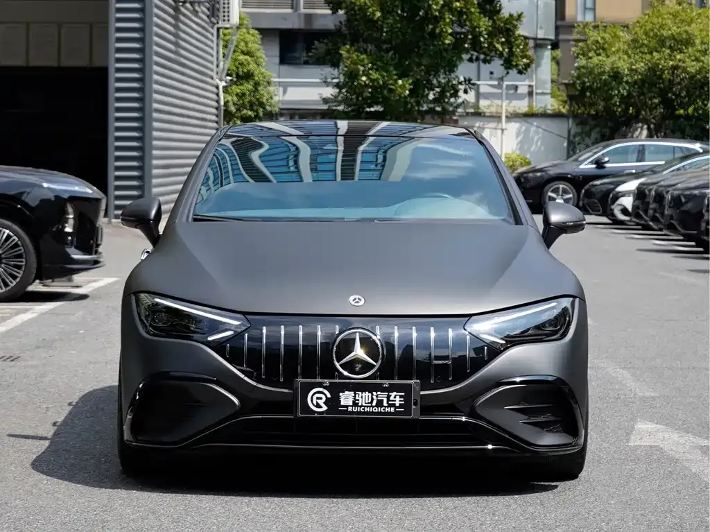 Mercedes-Benz EQE AMG — фото 3