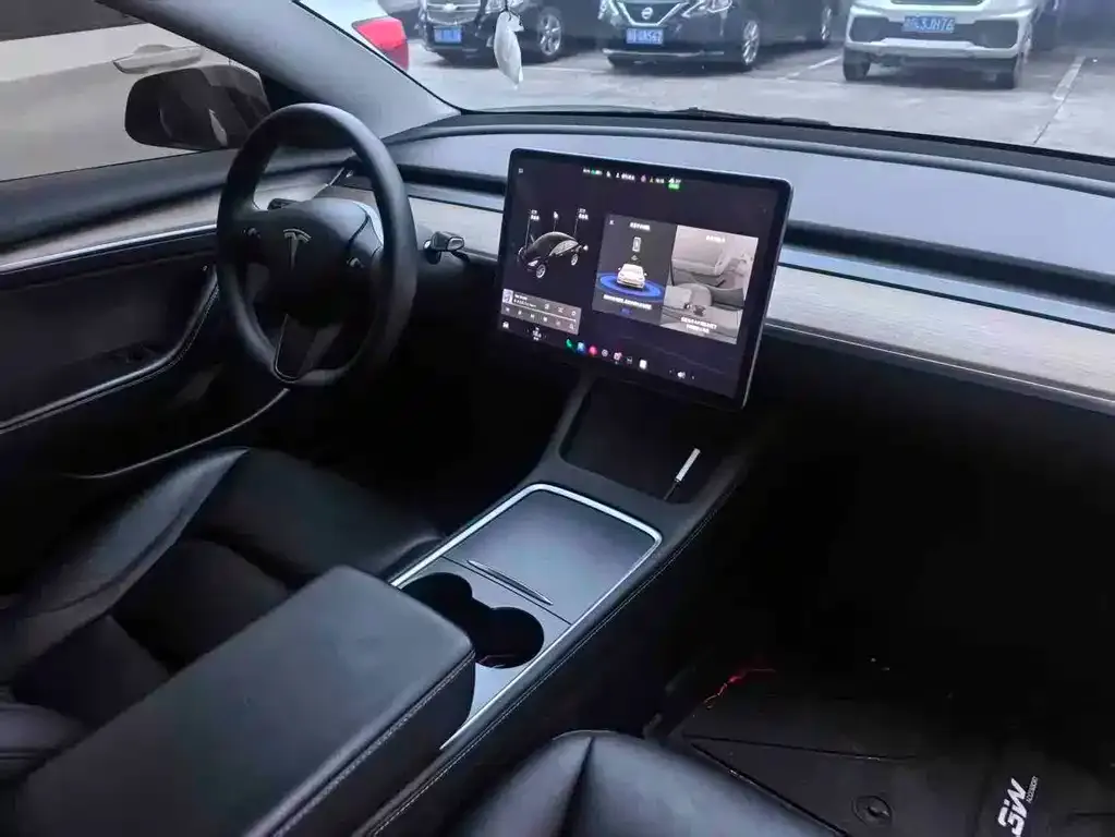 Tesla Model 3 — фото 4