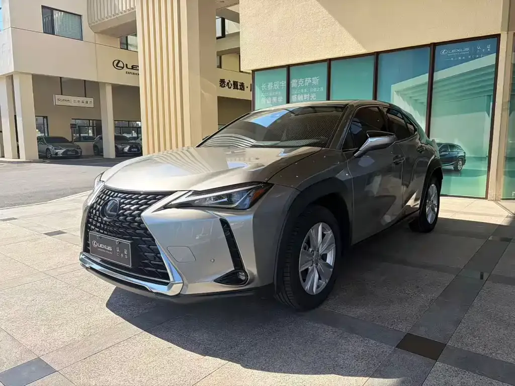 Lexus UX — фото 1