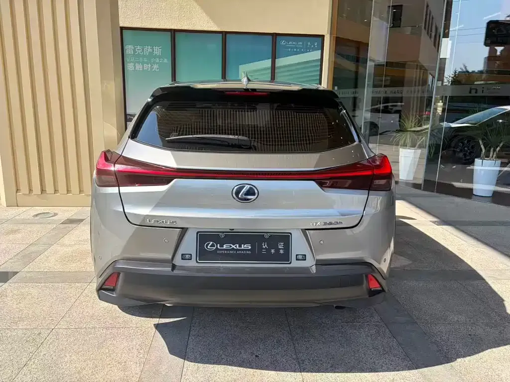 Lexus UX — фото 8