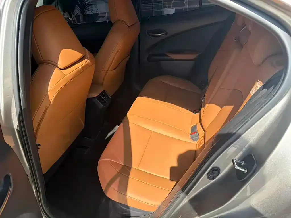 Lexus UX — фото 2
