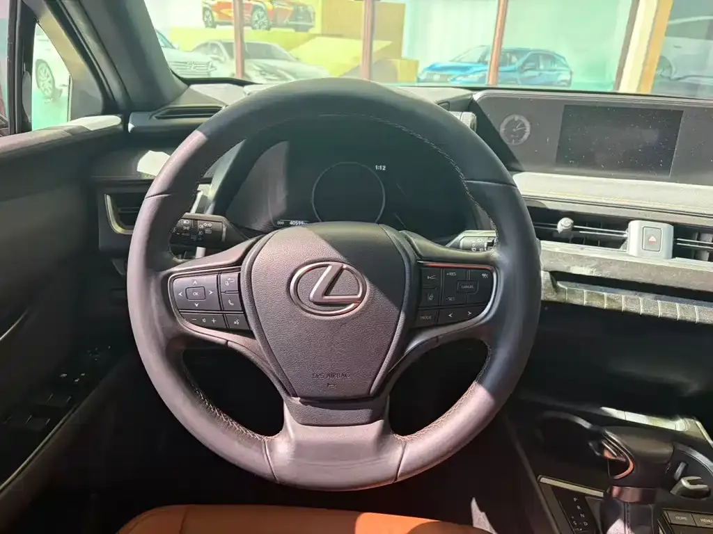 Lexus UX — фото 4