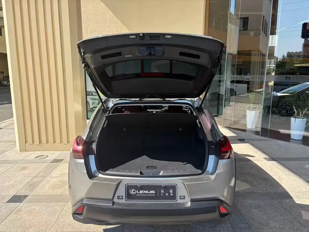Lexus UX — фото 6