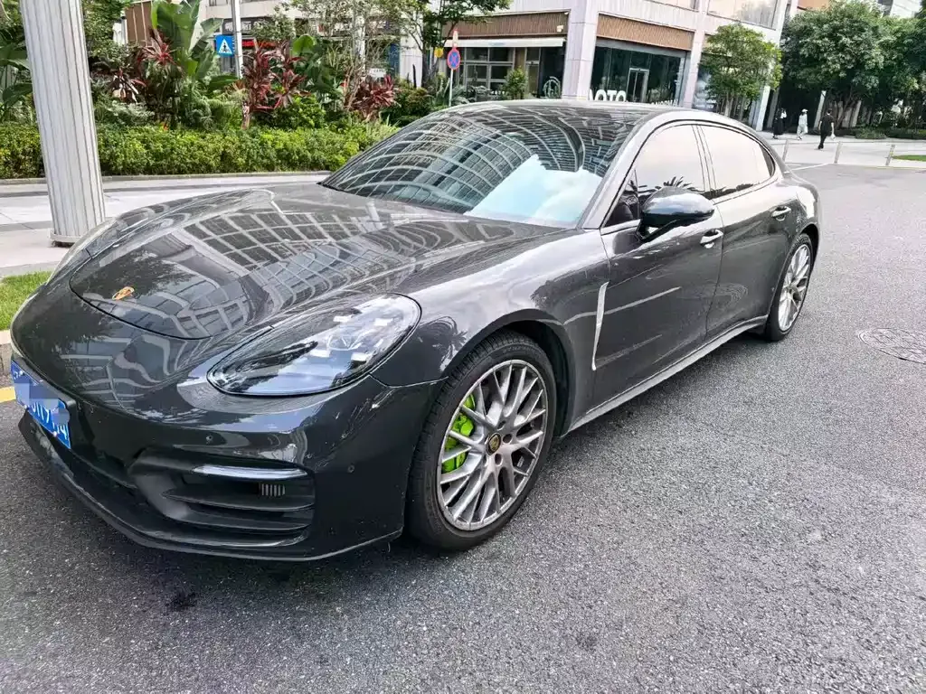Porsche Panamera — фото 1
