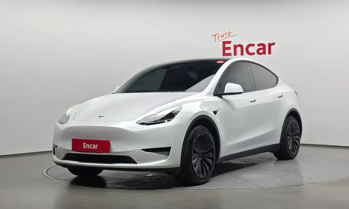 Tesla Model Y — фото 1