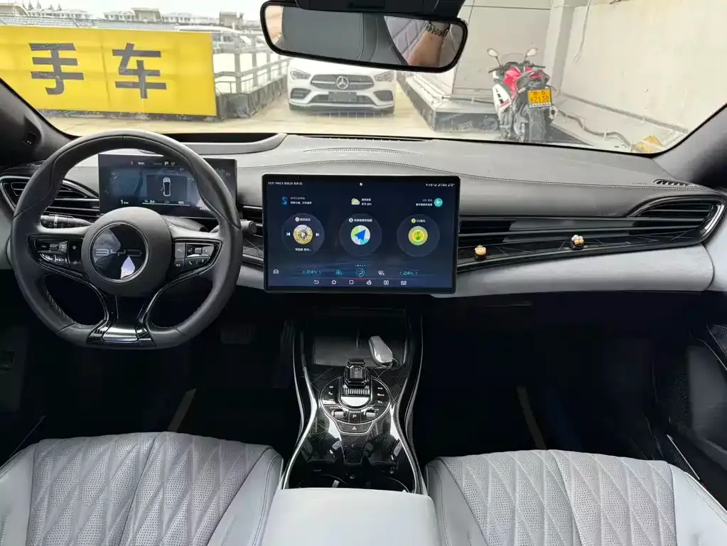 BYD Seal — фото 10