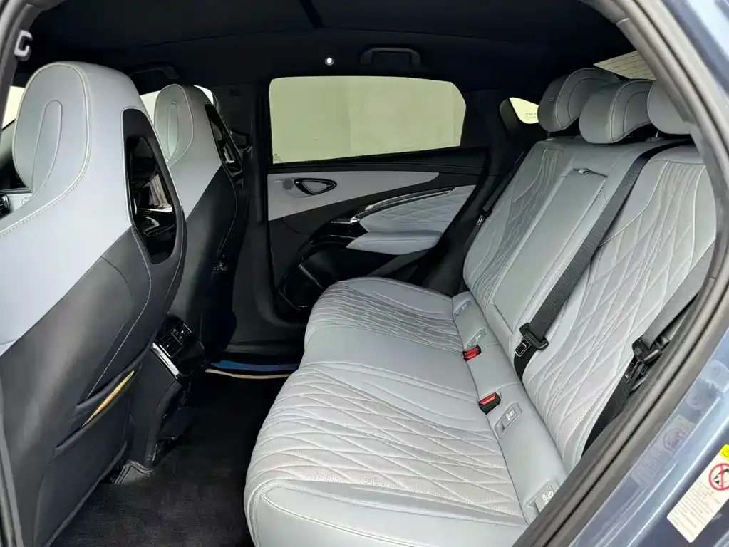 BYD Seal — фото 8