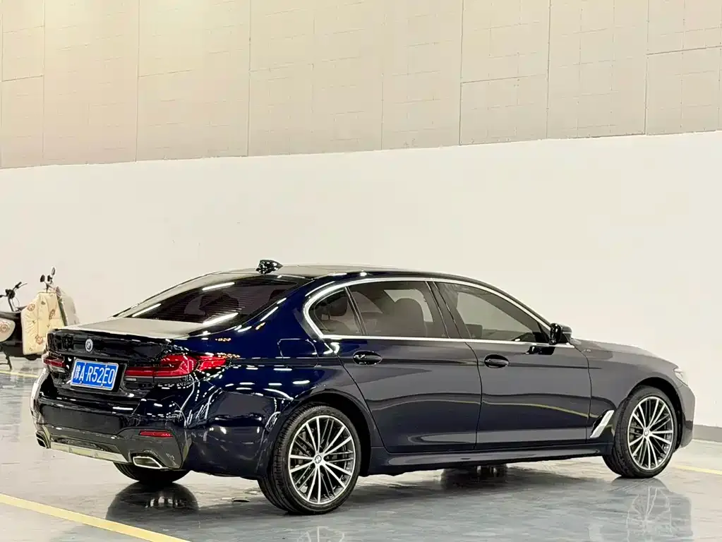 BMW 5 Series — фото 7