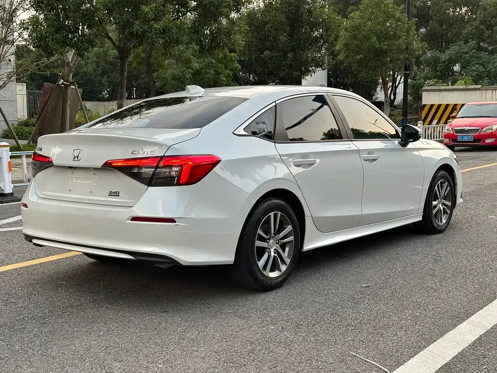 Honda Civic — фото 10