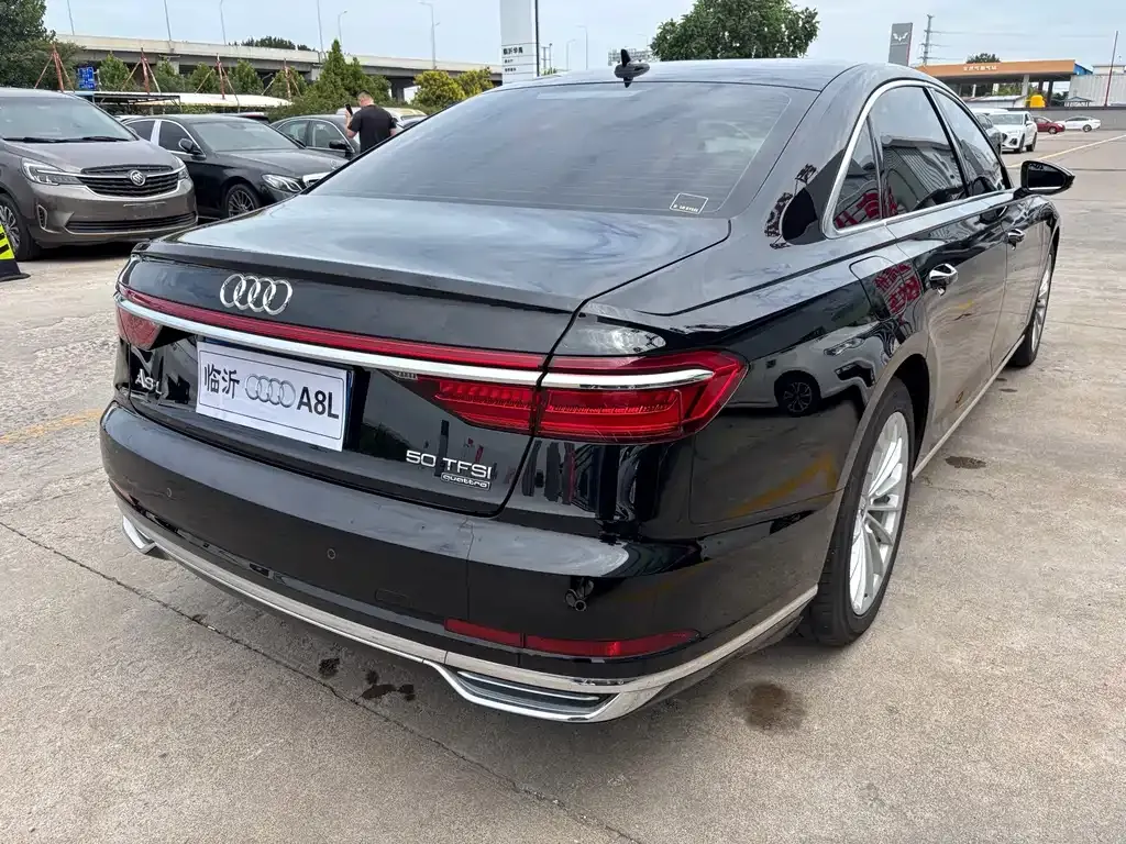 Audi A8 — фото 3