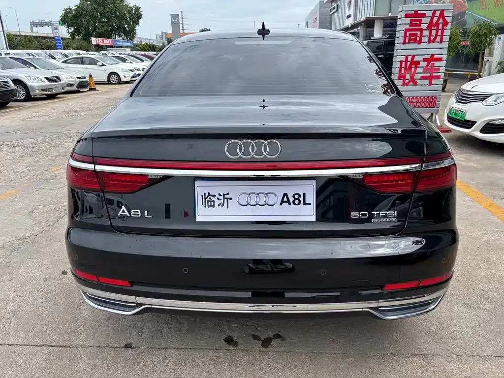 Audi A8 — фото 7
