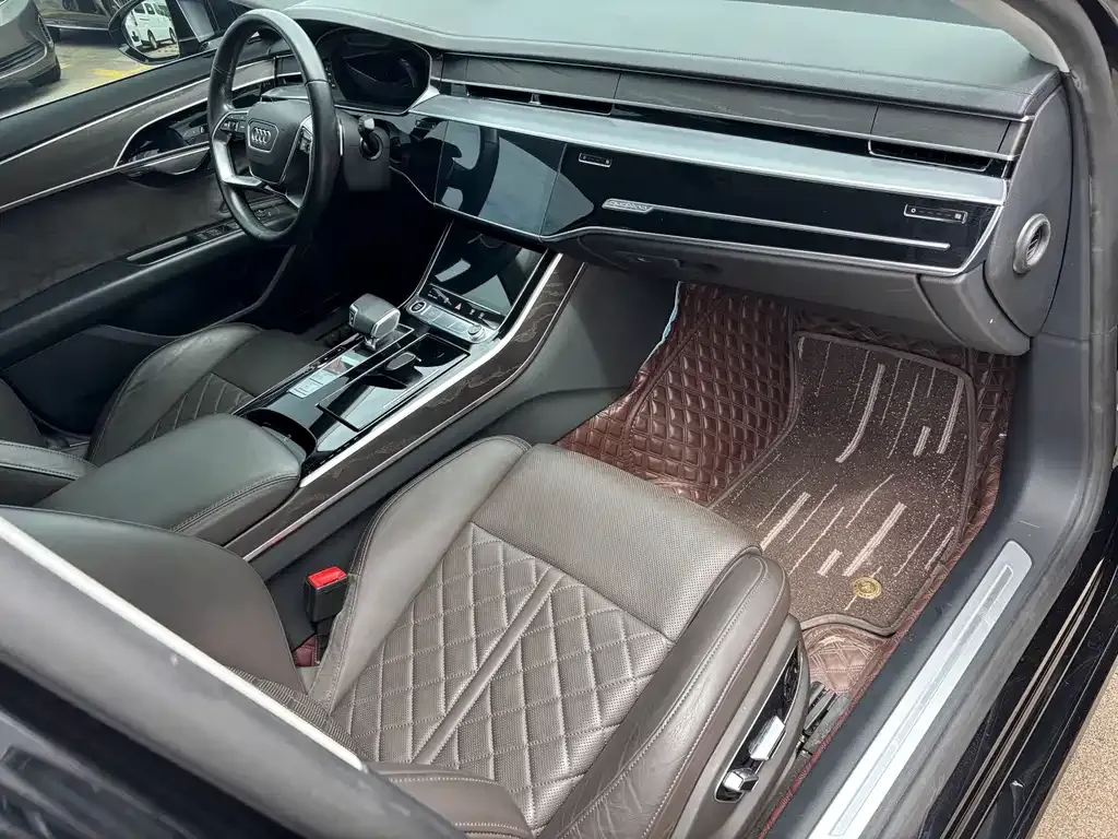 Audi A8 — фото 4