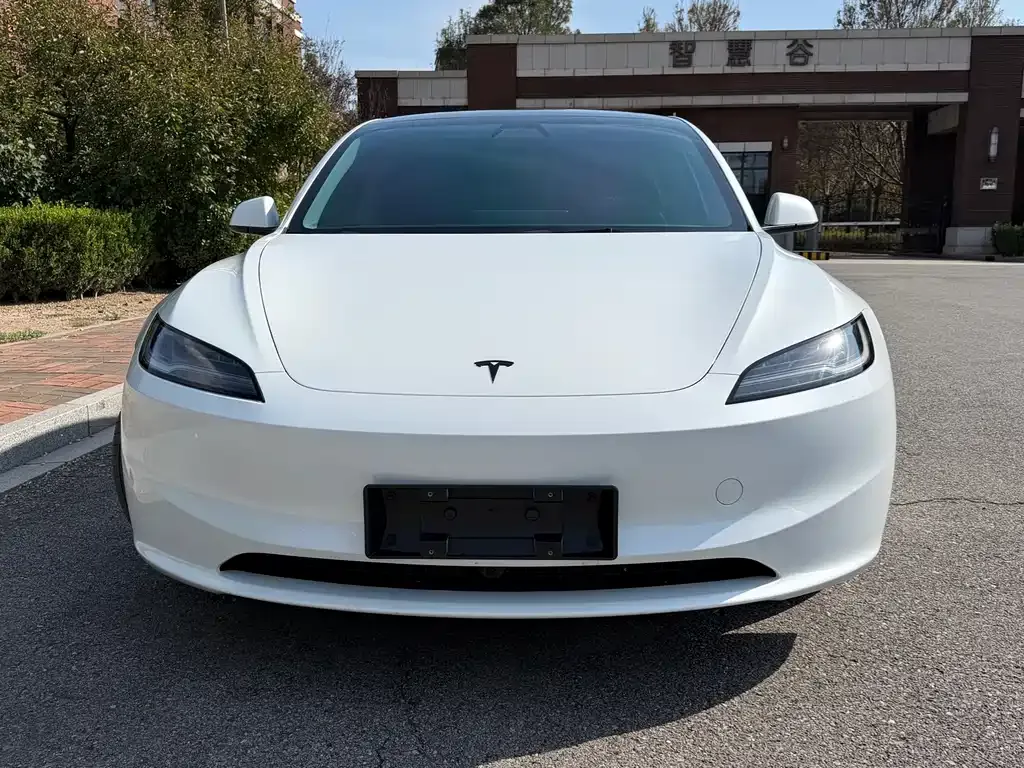 Tesla Model 3 — фото 6