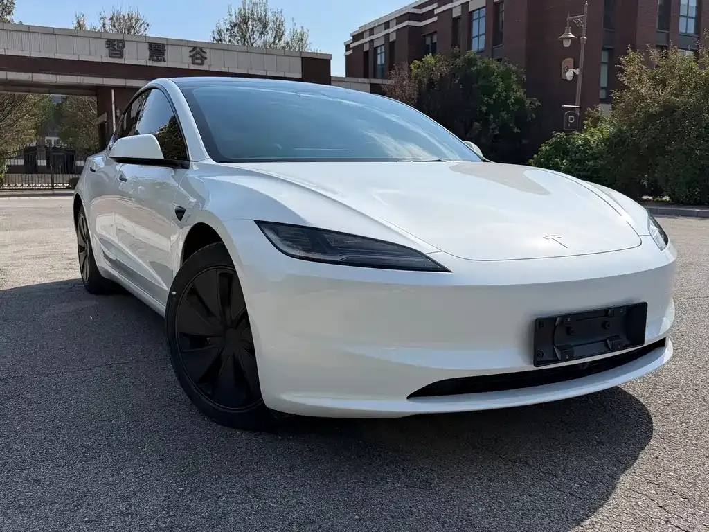 Tesla Model 3 — фото 8