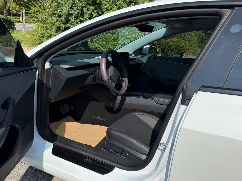 Tesla Model 3 — фото 10