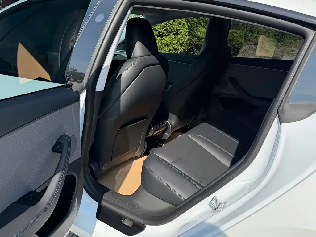 Tesla Model 3 — фото 4