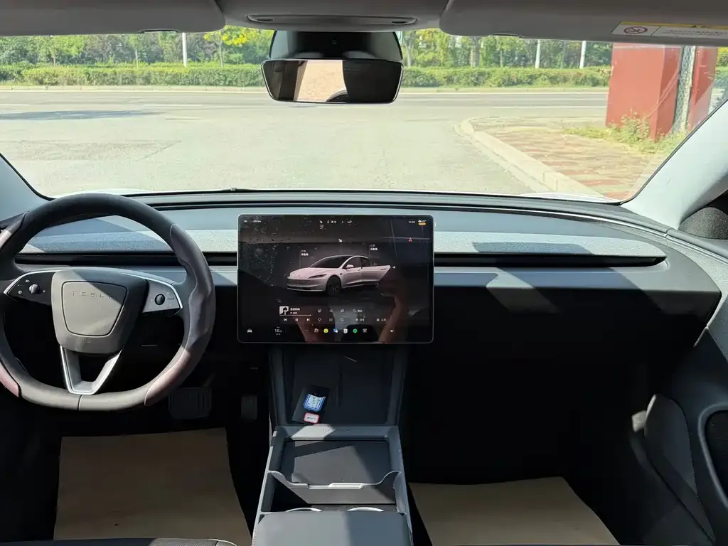 Tesla Model 3 — фото 9