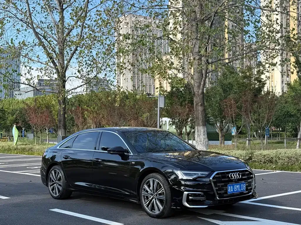 Audi A6L — фото 1