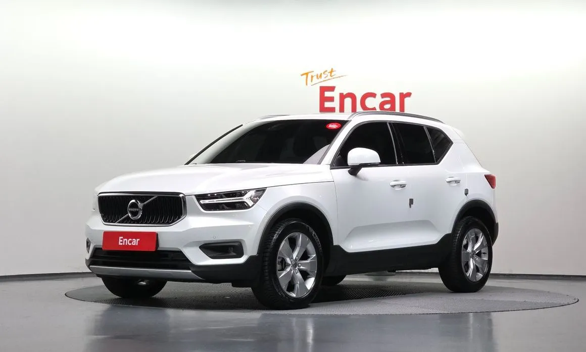 Volvo XC40 — фото 1