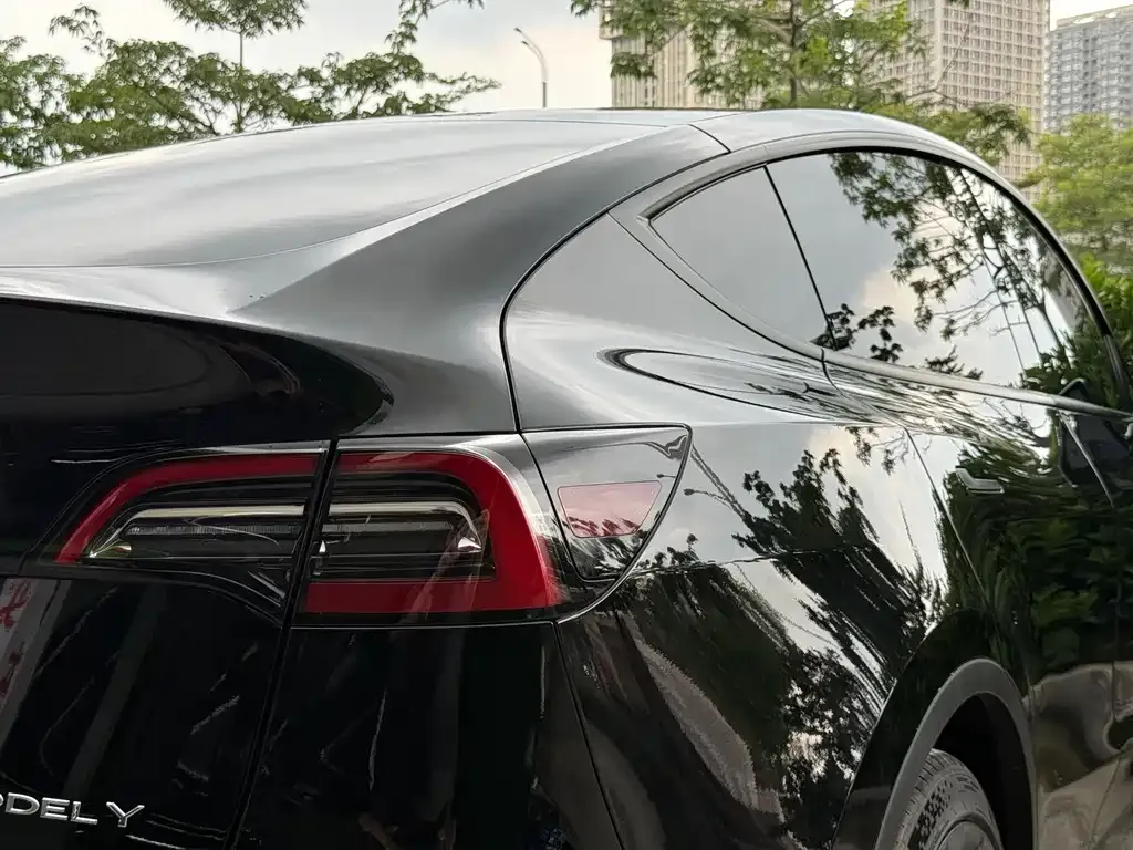 Tesla Model Y — фото 5
