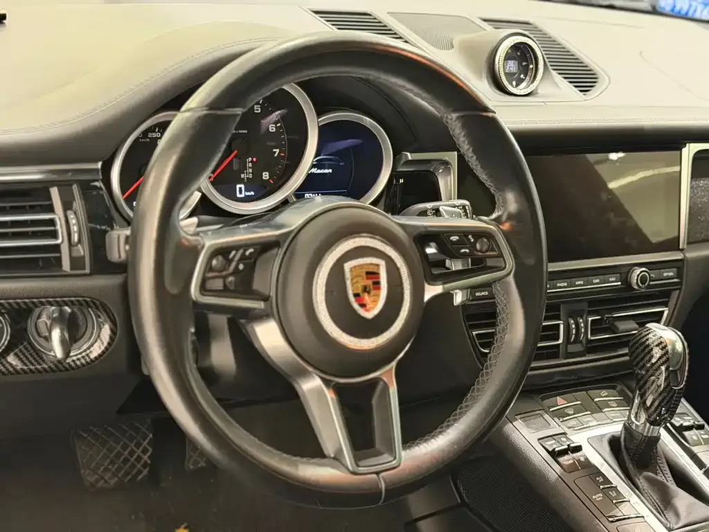 Porsche Macan — фото 10