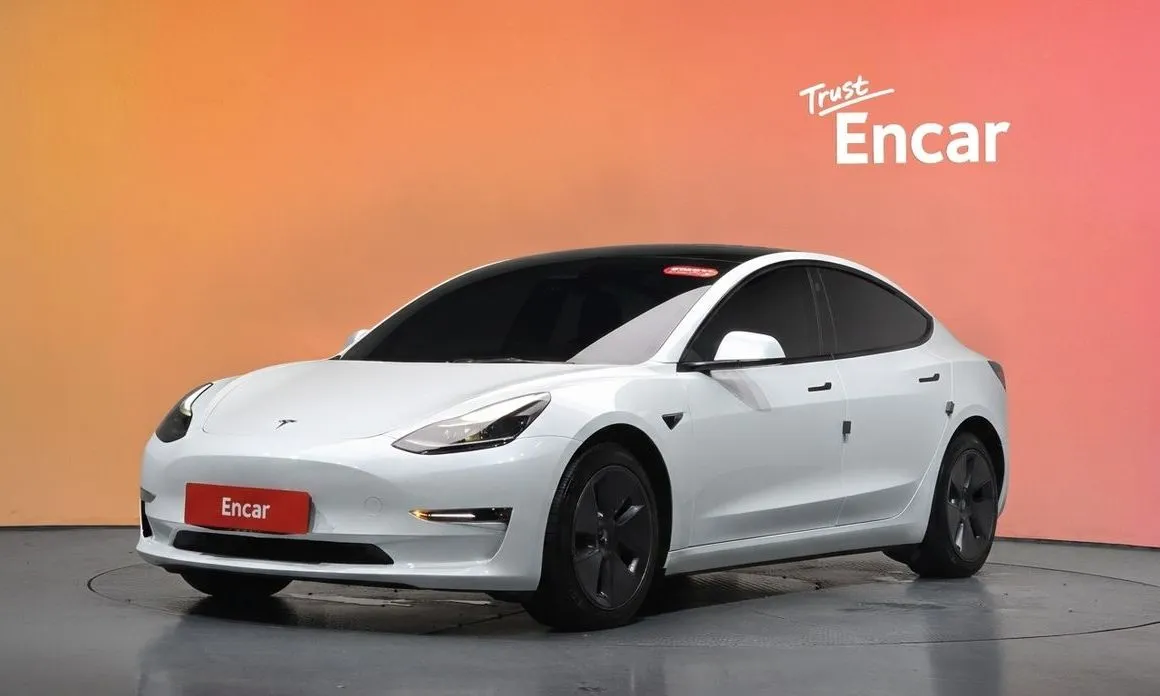Tesla Model 3 — фото 1