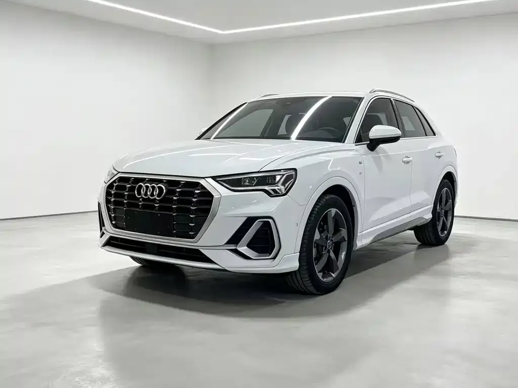 Audi Q3 — фото 1