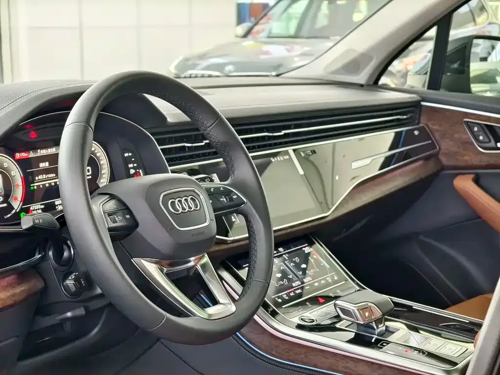 Audi Q7 — фото 8