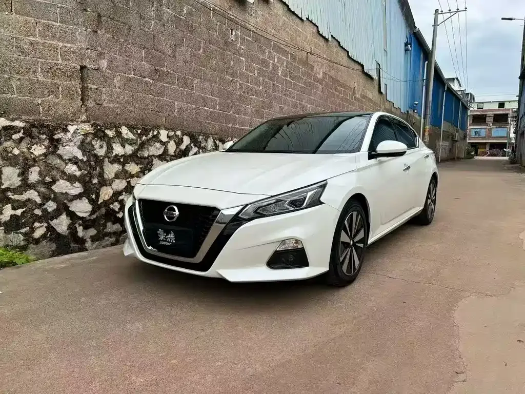 Nissan Teana — фото 1