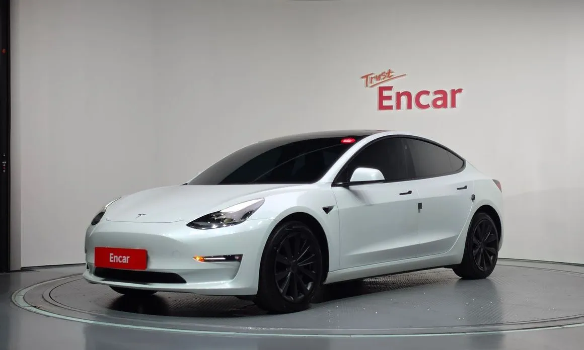 Tesla Model 3 — фото 1
