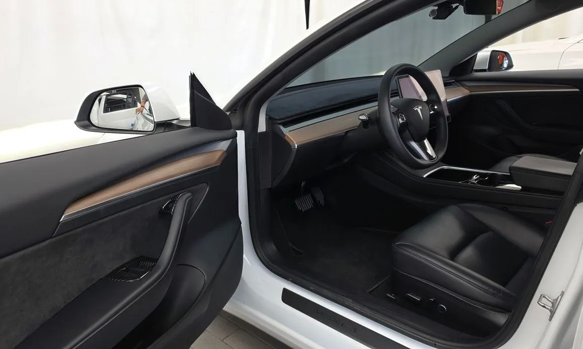 Tesla Model 3 — фото 3