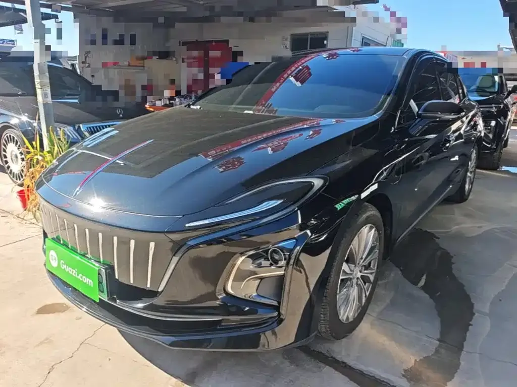 Hongqi E-QM5 — фото 1