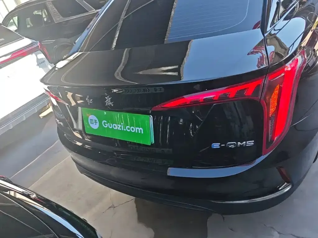 Hongqi E-QM5 — фото 10