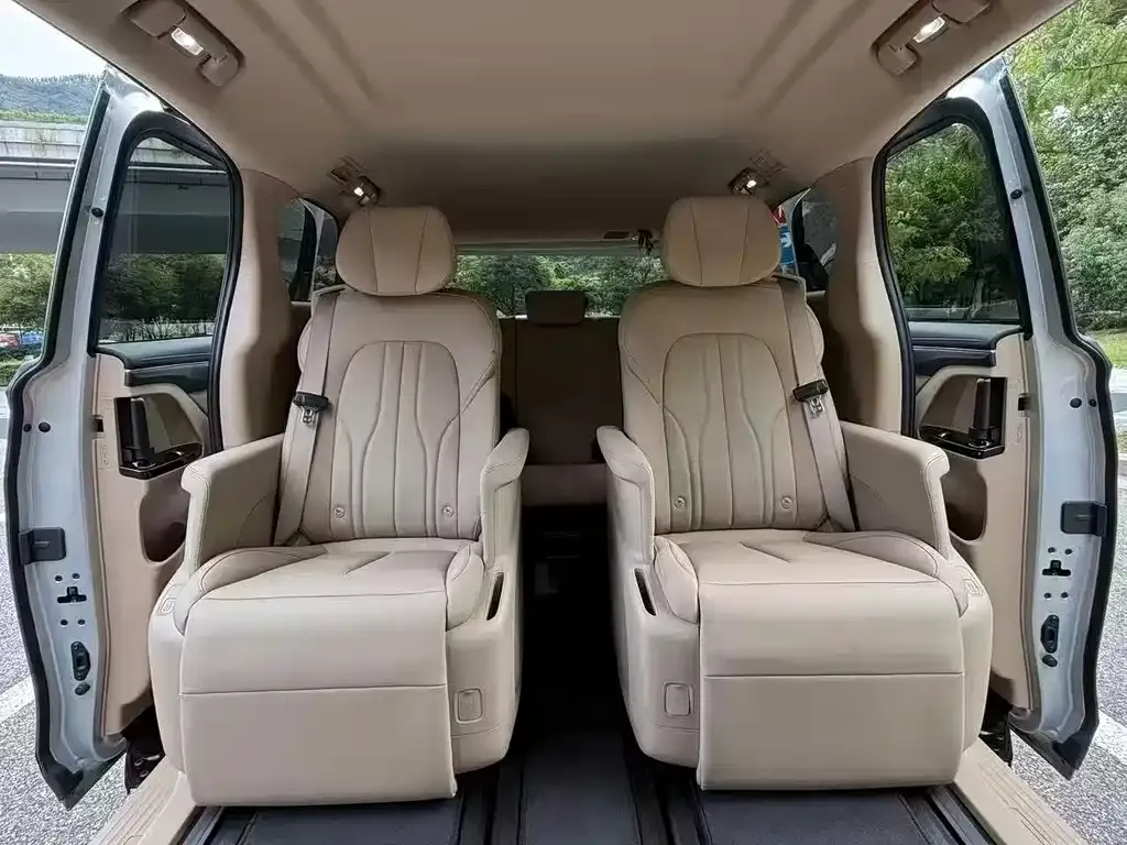 Buick GL8 Hybrid — фото 5