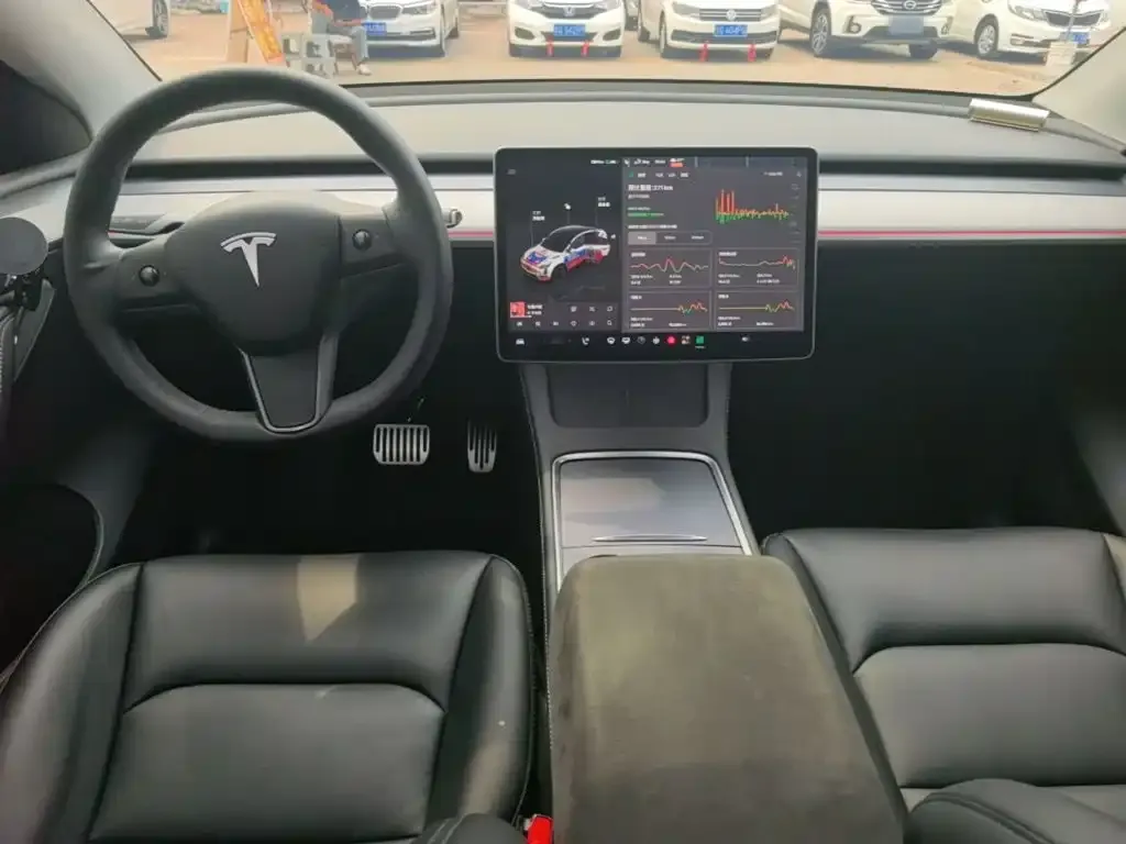 Tesla Model Y — фото 3