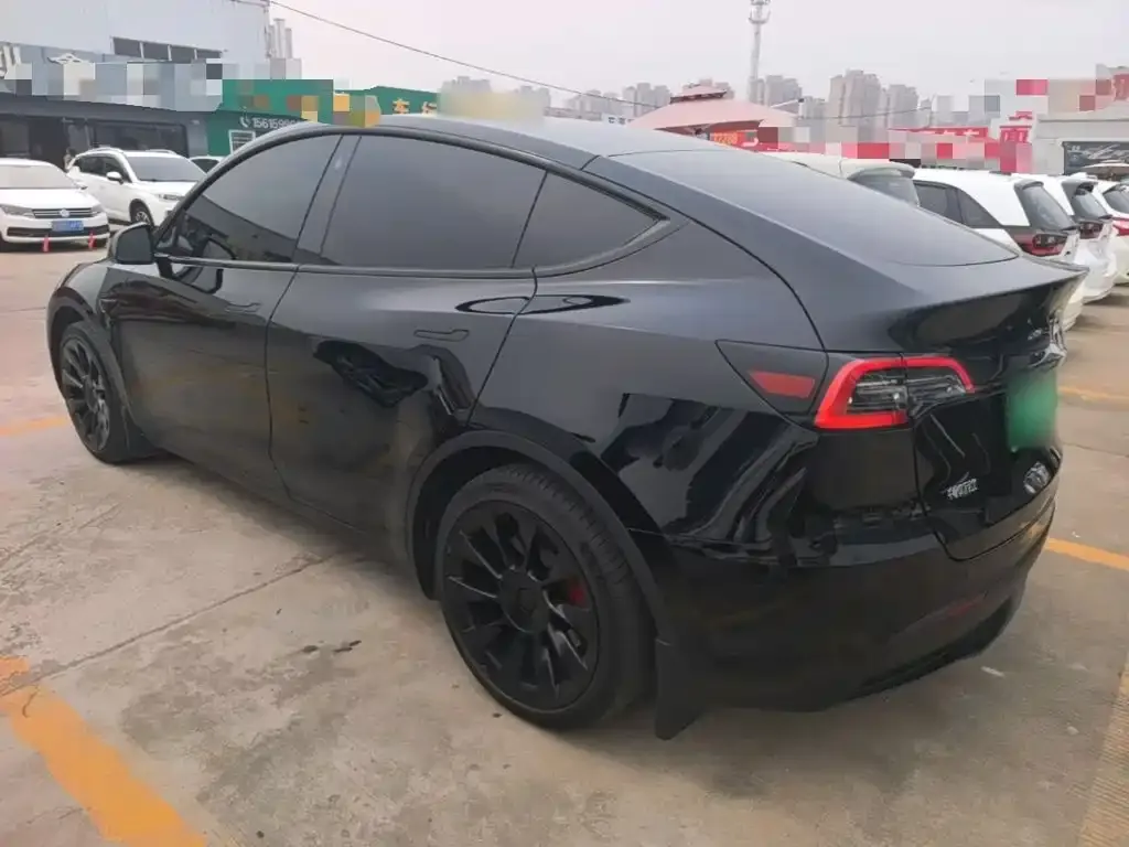 Tesla Model Y — фото 8