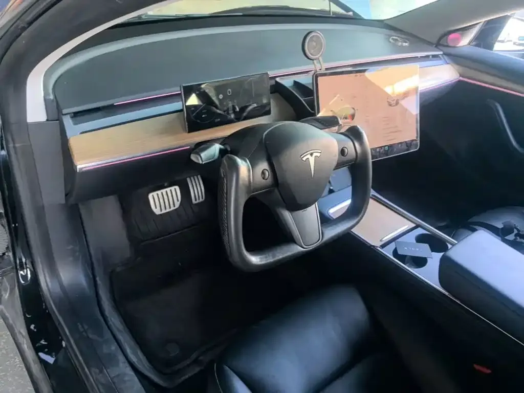 Tesla Model 3 — фото 9