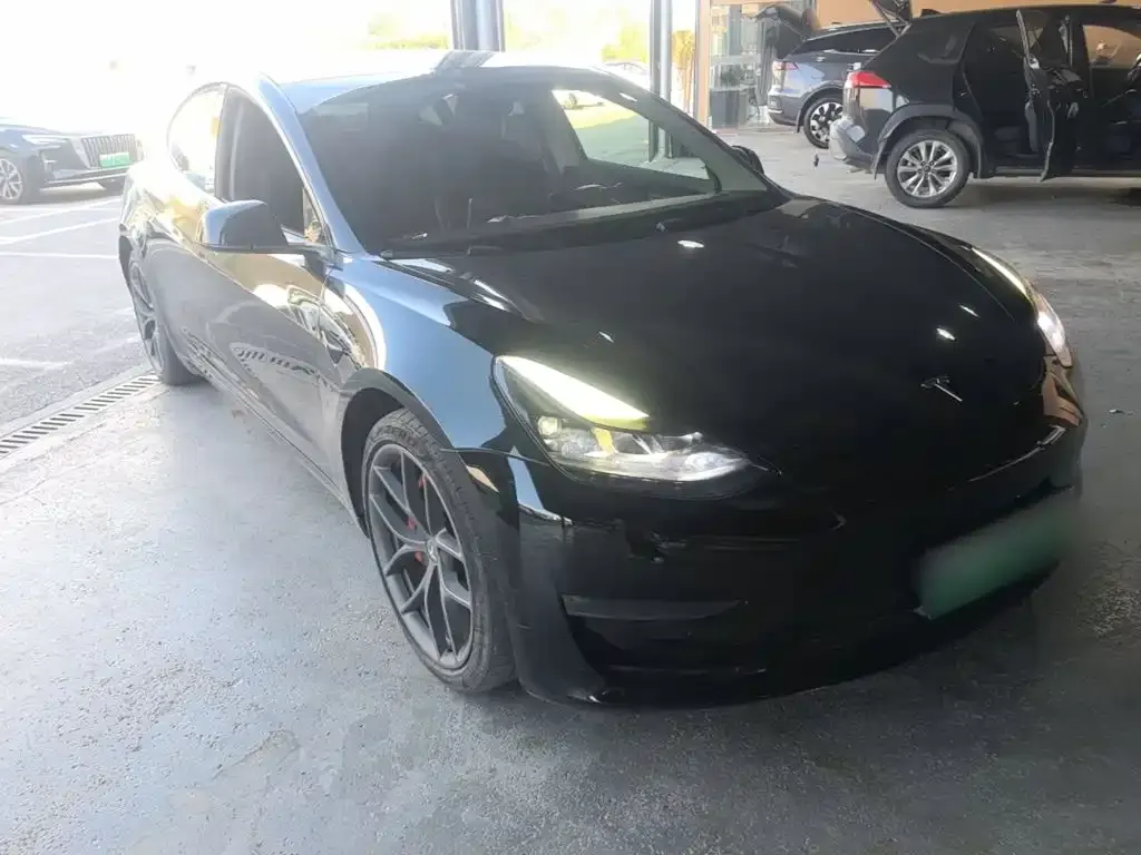 Tesla Model 3 — фото 5