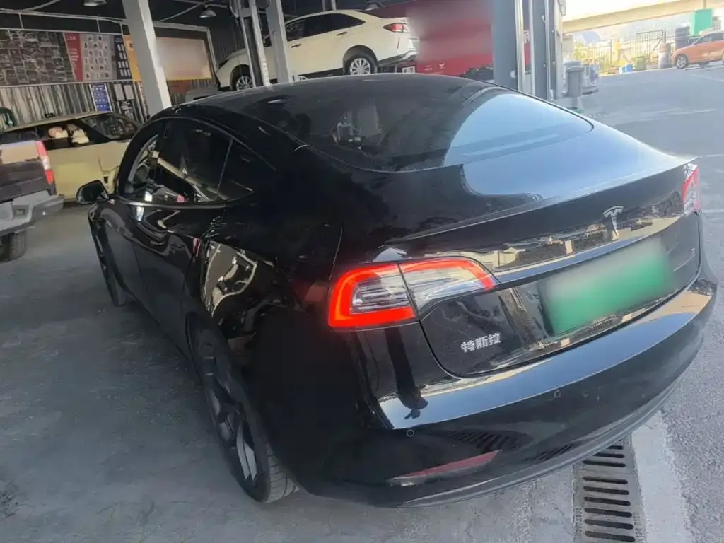Tesla Model 3 — фото 3