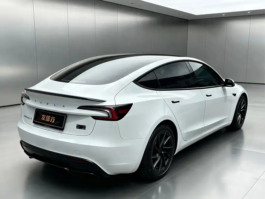 Tesla Model 3 — фото 2