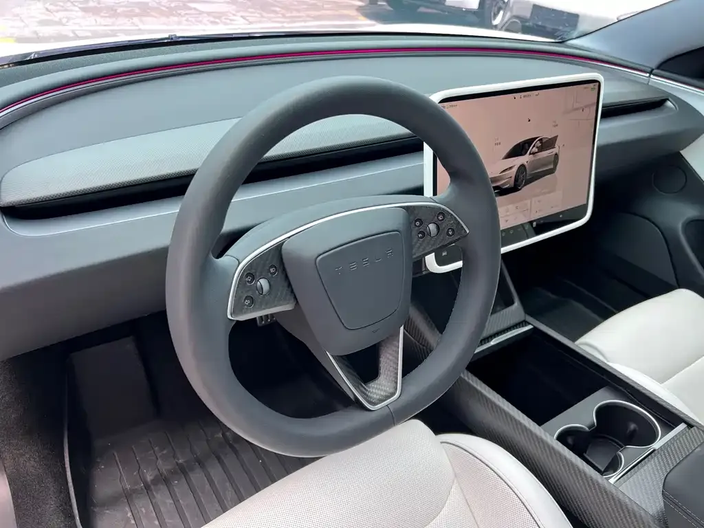 Tesla Model 3 — фото 6