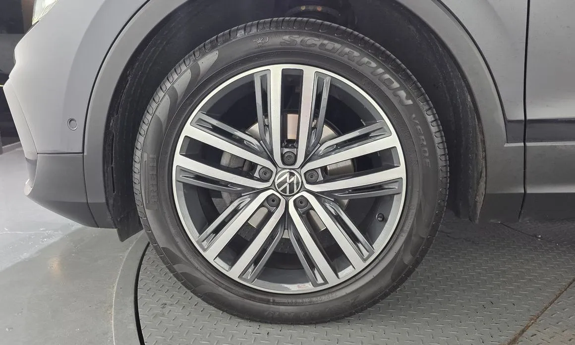 Volkswagen Tiguan — фото 8