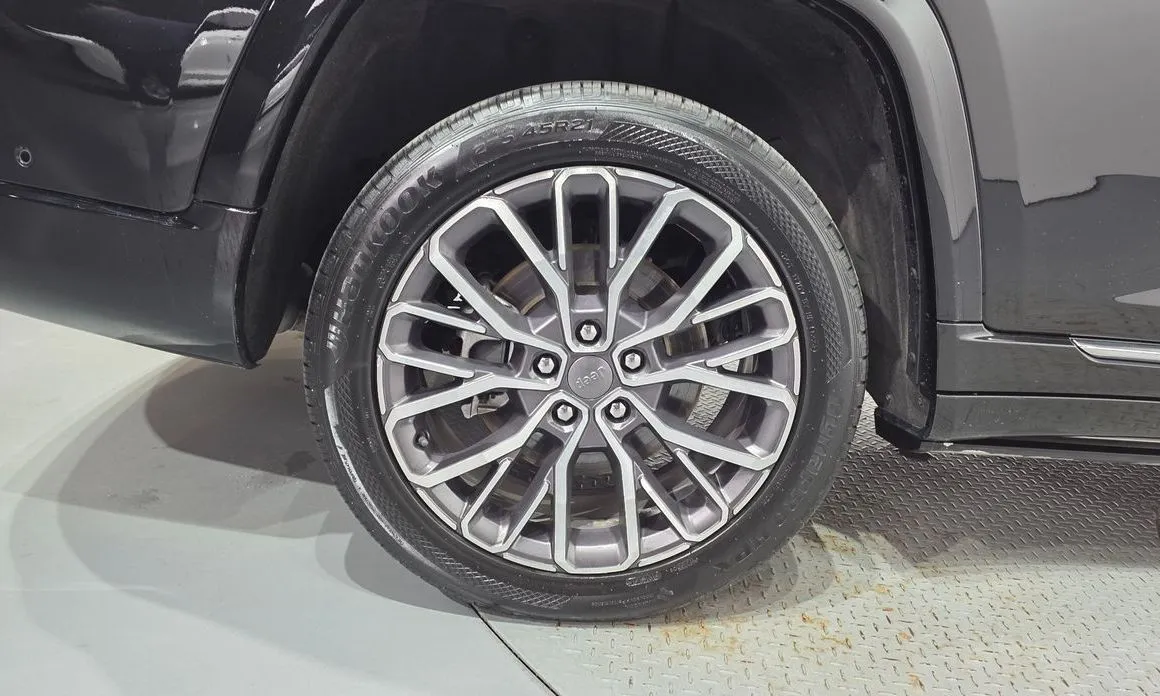 Jeep Cherokee — фото 9