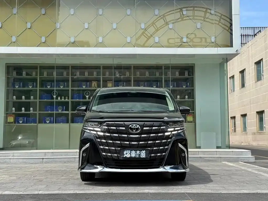 Toyota Alphard — фото 8