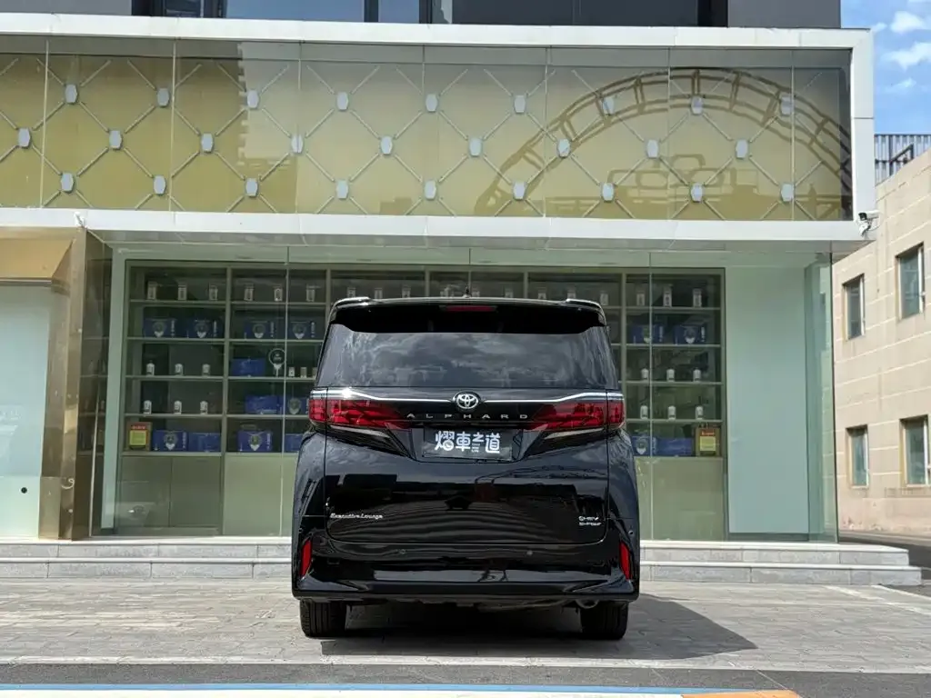 Toyota Alphard — фото 10