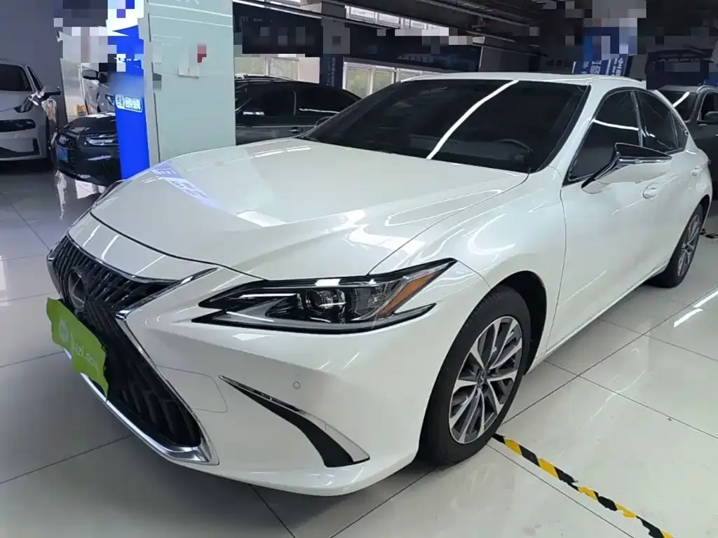 Lexus ES — фото 1