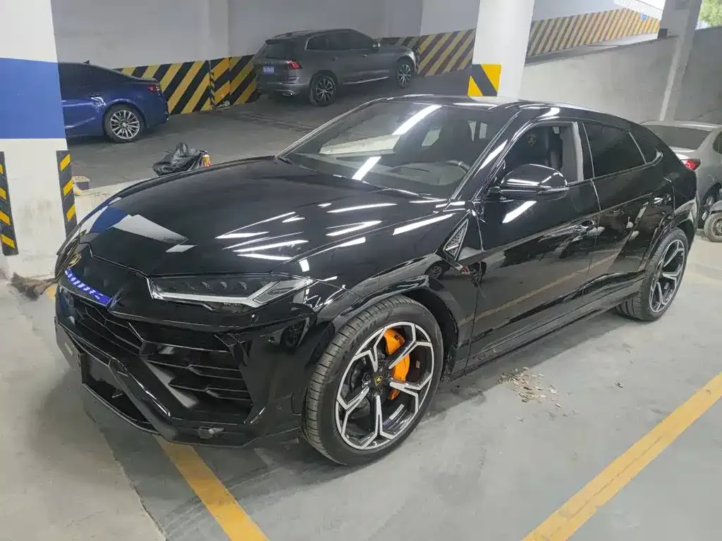 Lamborghini Urus — фото 1